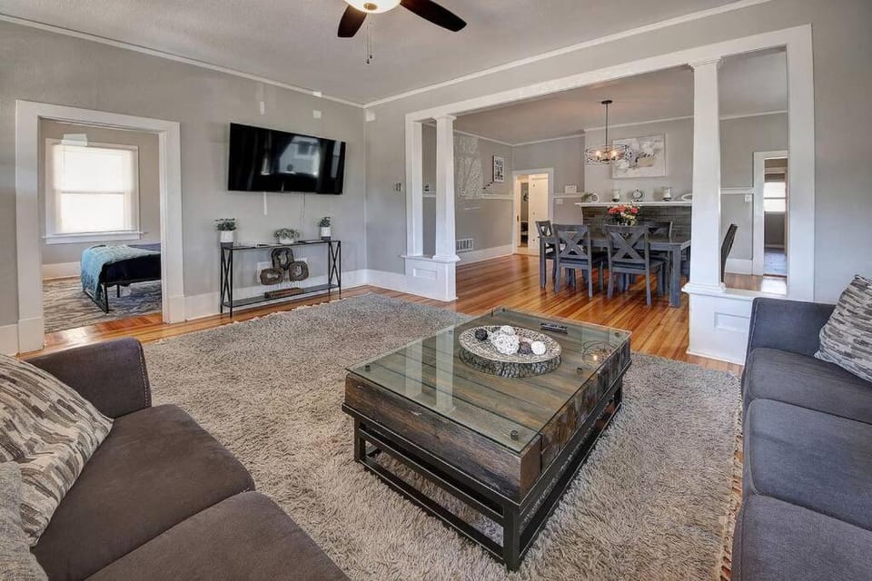 Communal lounge/ TV room, TV and multimedia, Living room, Evening entertainment