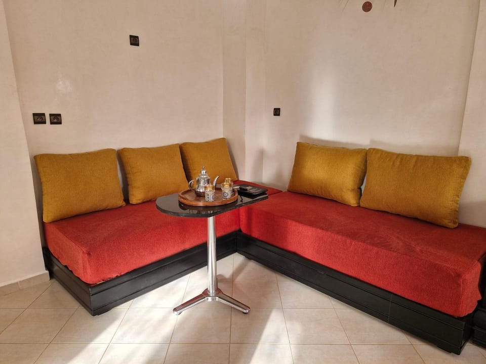 Living room, older children