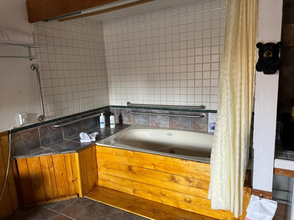 Hot Tub, Bath