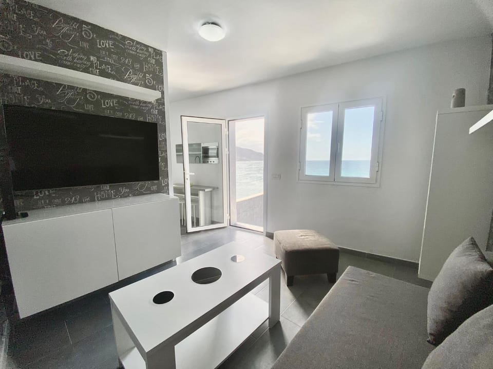 TV and multimedia, View (from property/room), Living room, Sea view