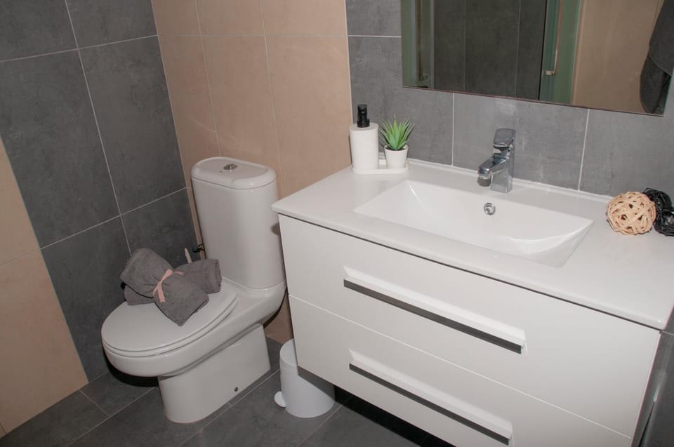 Bathroom, towels