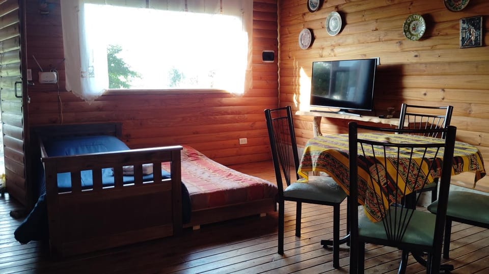 Communal lounge/ TV room, TV and multimedia, Living room, Seating area, Dining area