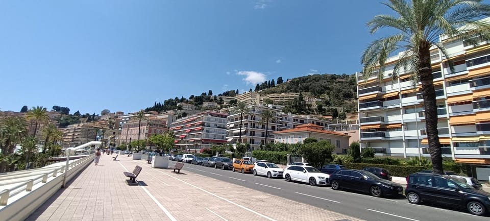Neighbourhood, Street view