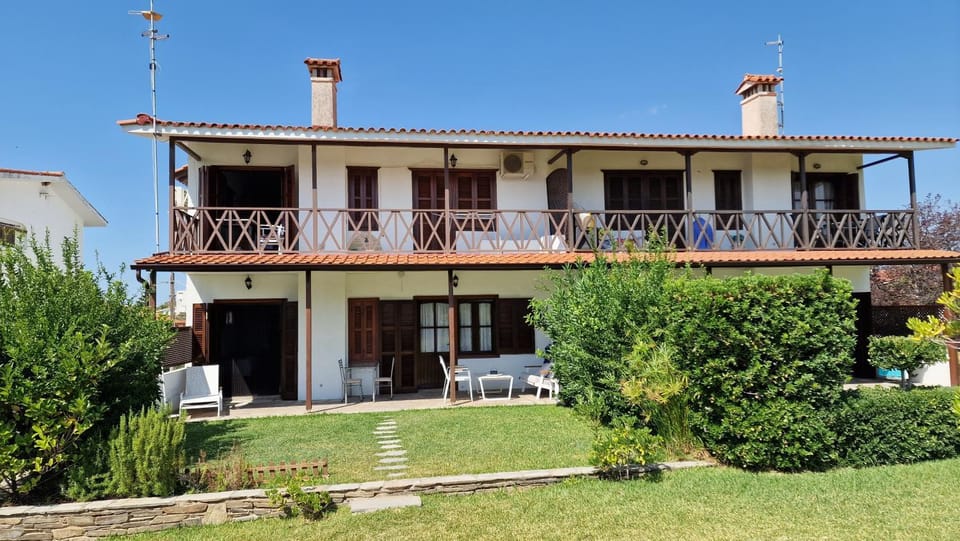 Property building, Garden, Balcony/Terrace