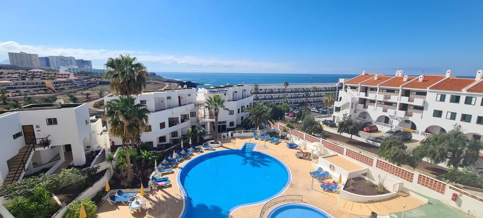 Property building, Sea view, Swimming pool, Swimming pool