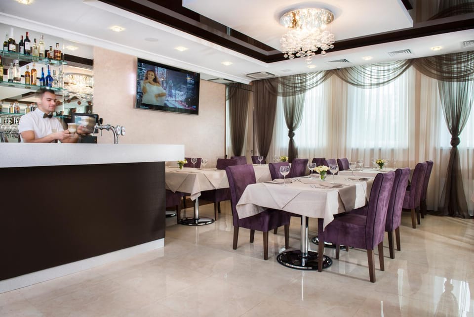 Communal lounge/ TV room, Lounge or bar