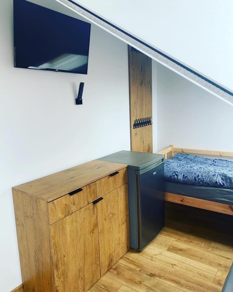 Bed, TV and multimedia, Photo of the whole room, Evening entertainment, Bedroom