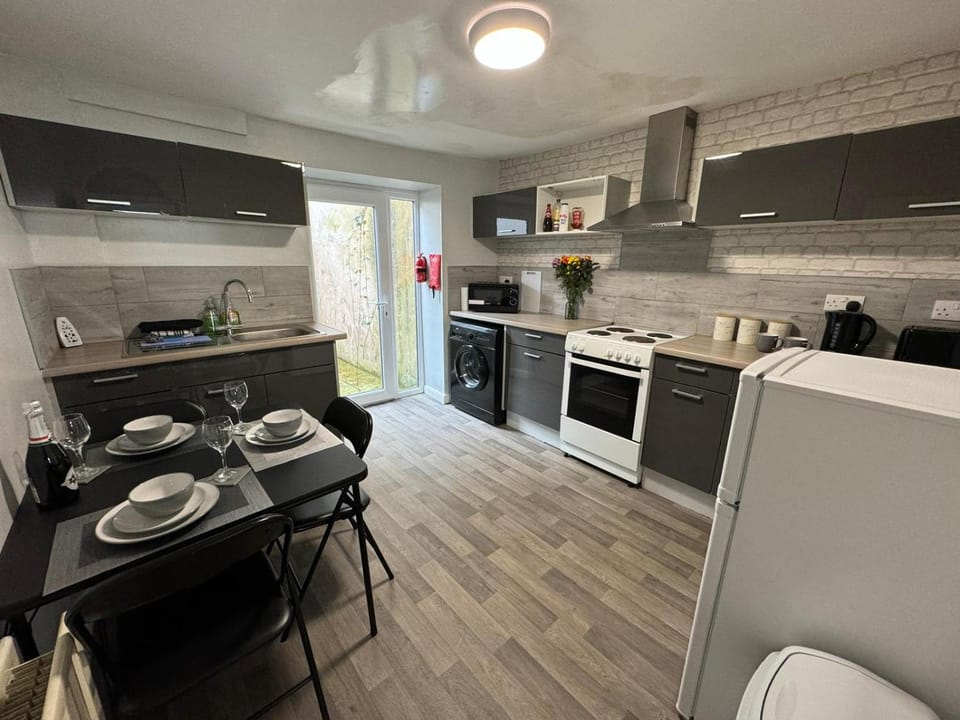 Dining area, kitchen