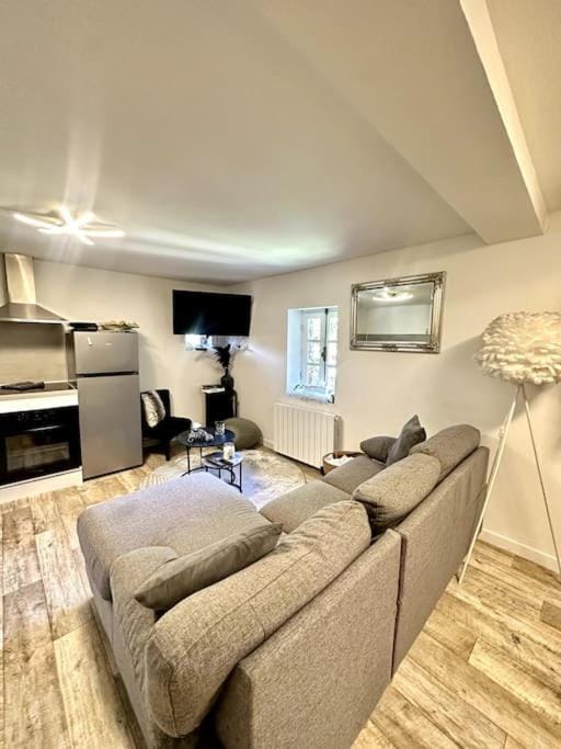 Kitchen or kitchenette, Seating area