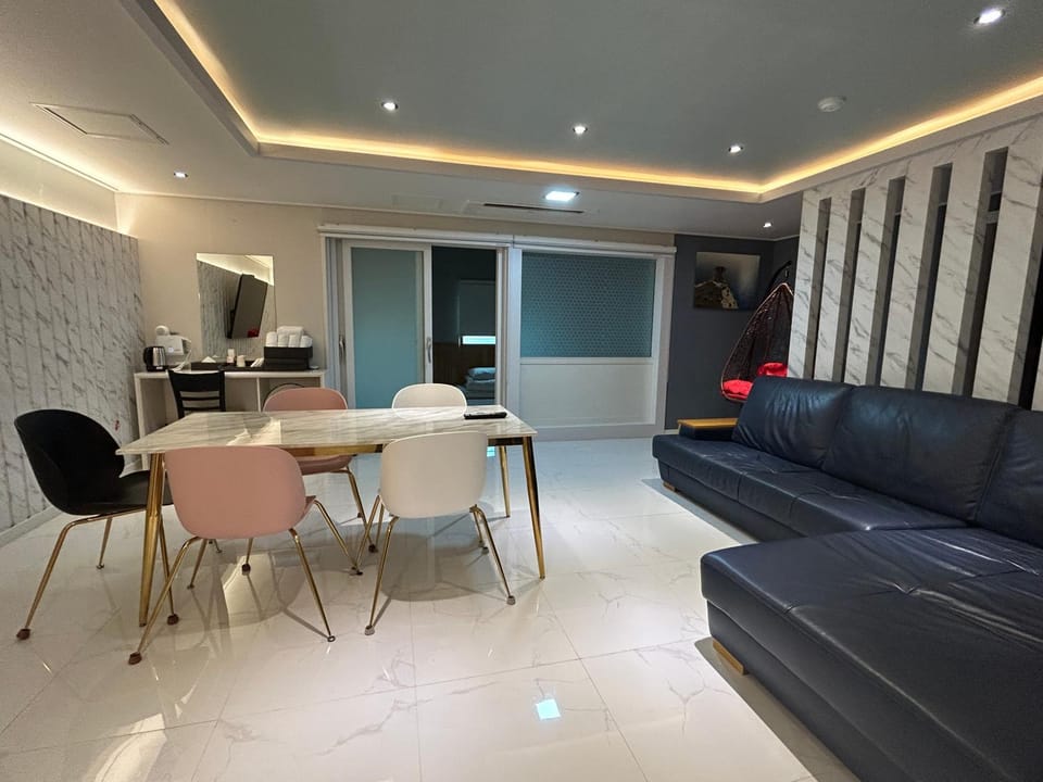 Living room, Seating area, Dining area