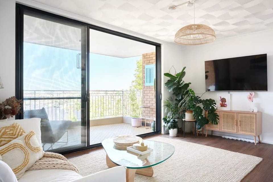 Bondi Oceanview Escape - Walk to beach Apartment in North Bondi