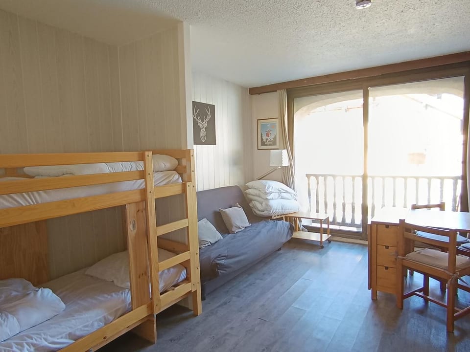 Studio lumineux rénové, proche pistes, animaux admis - FR-1-445-195 Apartment in Montgenèvre
