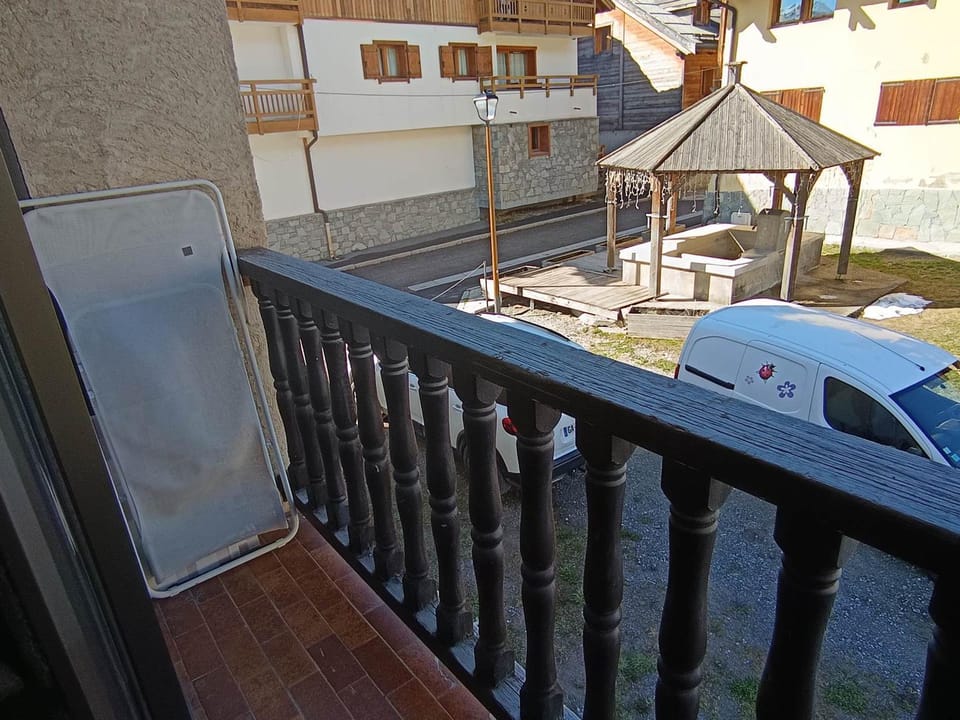 Studio lumineux rénové, proche pistes, animaux admis - FR-1-445-195 Apartment in Montgenèvre