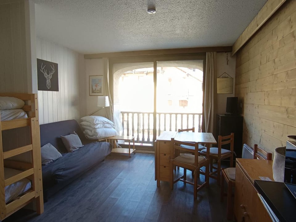Studio lumineux rénové, proche pistes, animaux admis - FR-1-445-195 Apartment in Montgenèvre