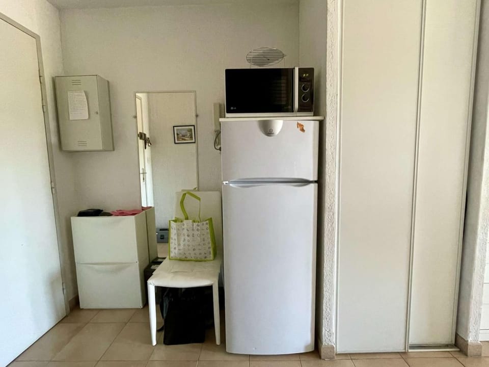 Appartement climatisé 2 pièces cabine, 4 couchages, proche plage et centre, Cavalaire-sur-Mer - FR-1-226B-171 Cabin in Cavalaire-sur-Mer