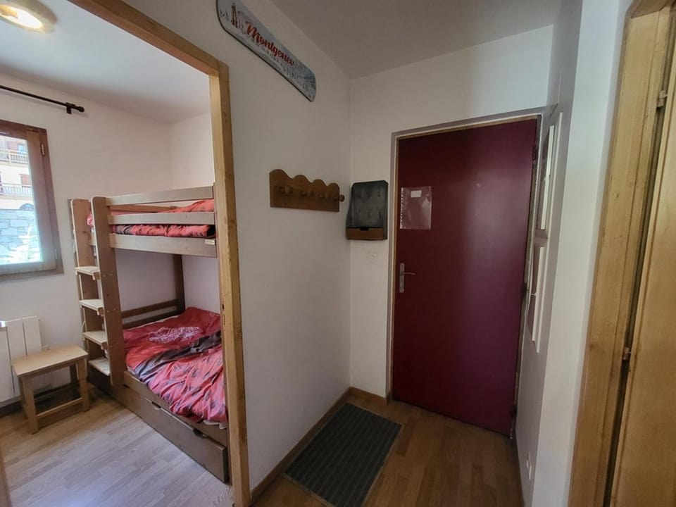 Appartement chaleureux au pied des pistes avec Wi-Fi - FR-1-266-212 Apartment in Montgenèvre
