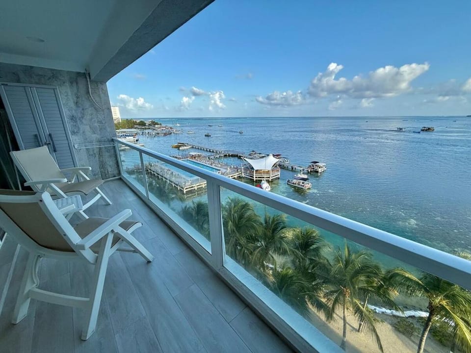 Lujoso apto con balcón, vista al mar y playa privada Apartment in San Andres