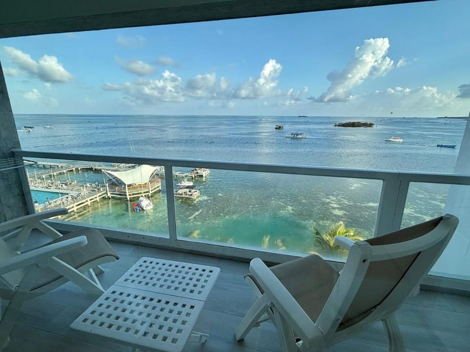 Lujoso apto con balcón, vista al mar y playa privada Apartment in San Andres