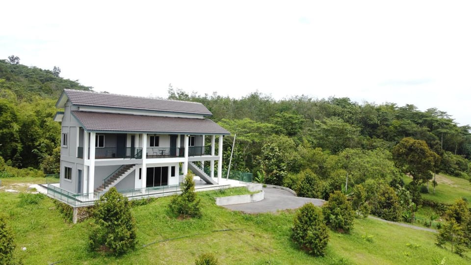 Property building, Garden, Balcony/Terrace