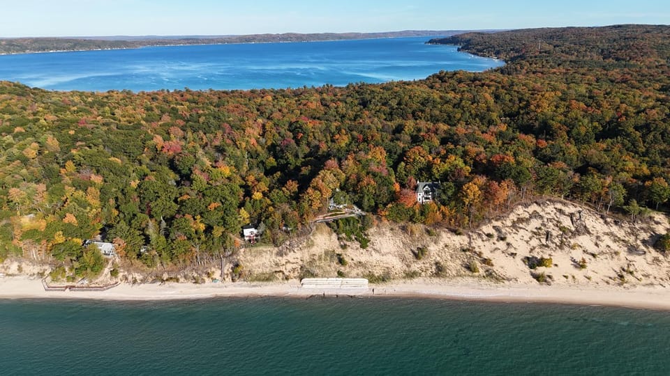 Sunset Serenity - INCREDIBLE HOME ON LAKE BLUFF! House in Lake Township