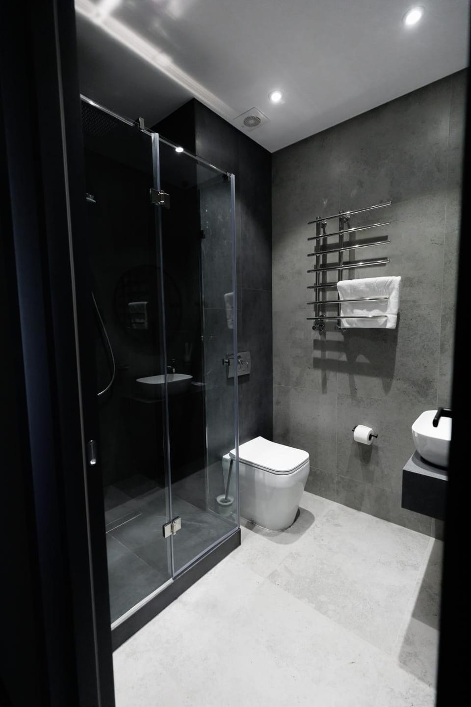 Shower, Toilet