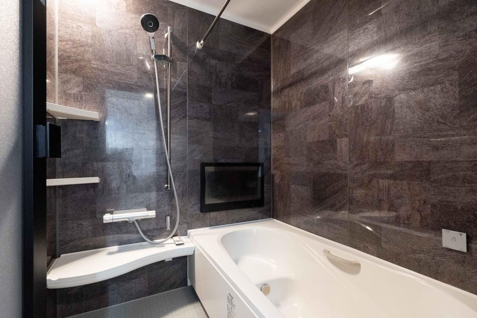 Shower, Bath
