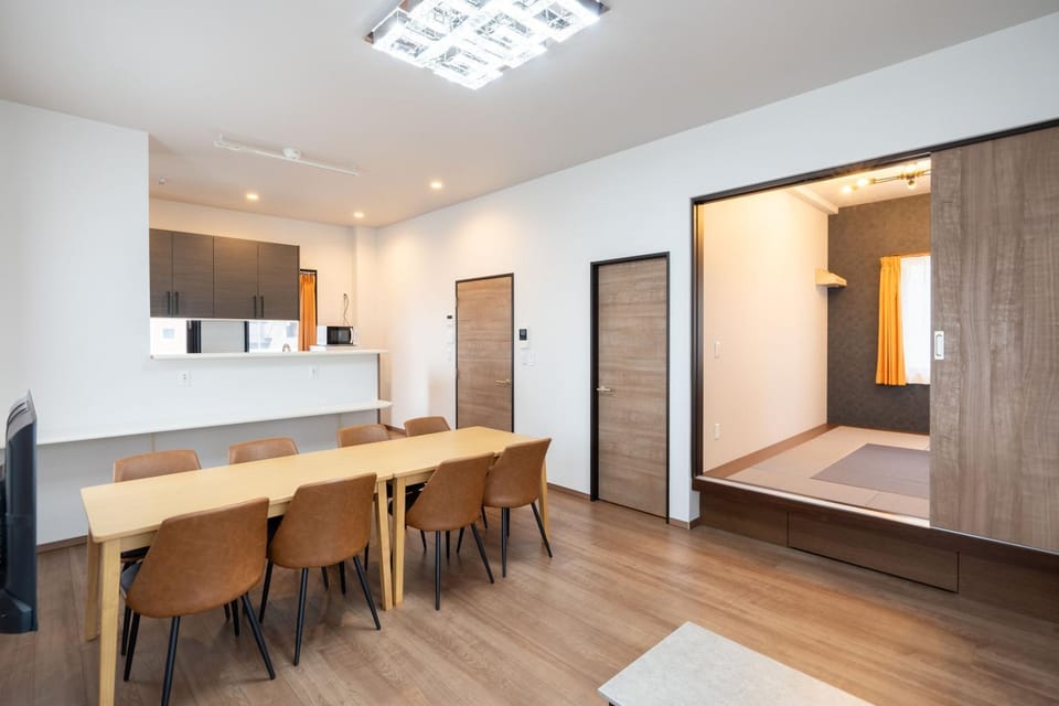 TV and multimedia, Seating area, Dining area