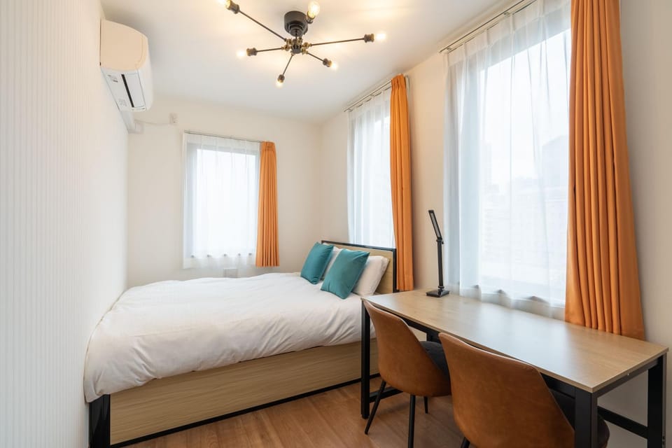 Bed, Seating area, Bedroom, air conditioner