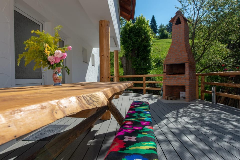 Property building, Day, Balcony/Terrace, Garden view