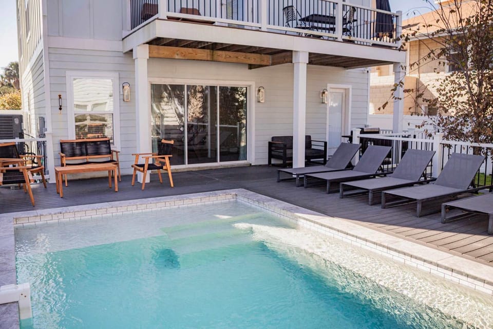 Family Beach House with Pool - Blocks From Beach House in Jacksonville Beach