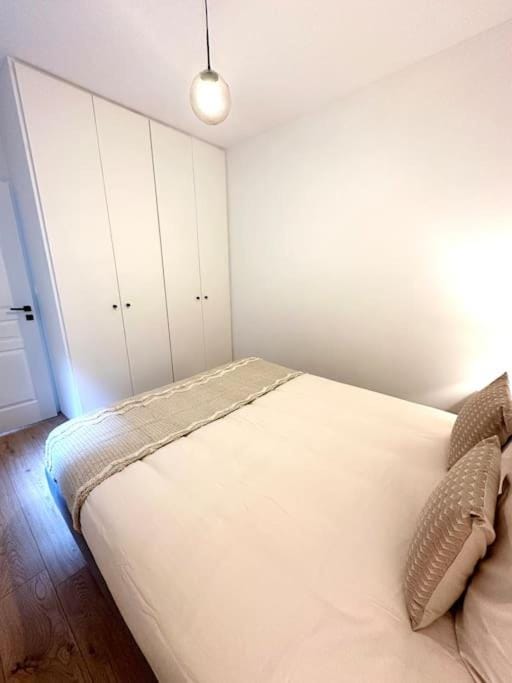 3 Hypercentre - Parking GRATUIT - clim - wifi - Netflix Apartment in Fronsac