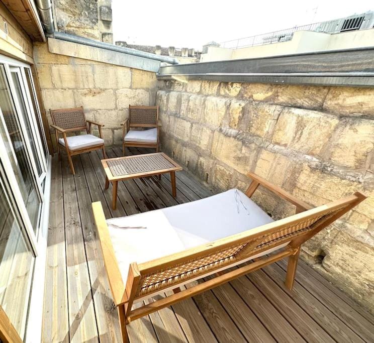5- Hypercentre - 4pers - clim - terrasse - Netflix Apartment in Fronsac