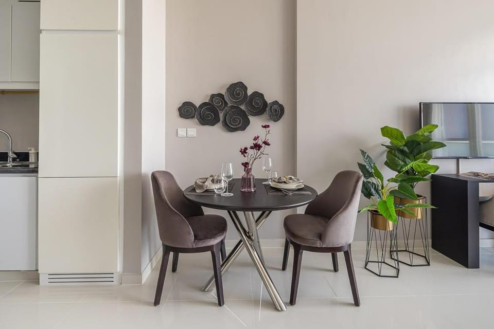 Living room, Seating area, Dining area