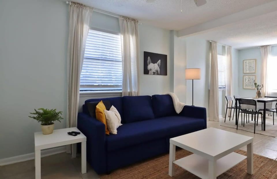 Cozy 1BR Beach Hideaway - One block to beach Apartment in Jacksonville Beach