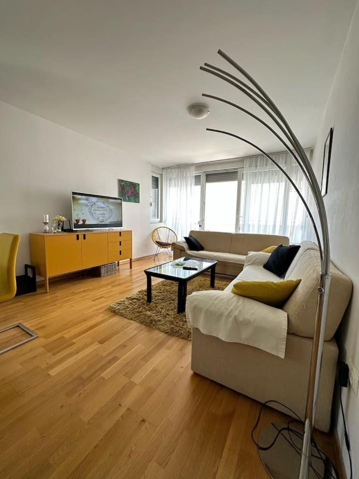 Communal lounge/ TV room, TV and multimedia, Seating area