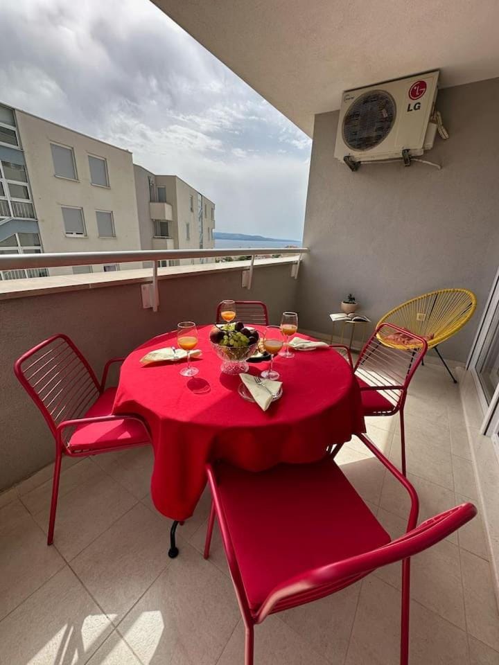 Day, View (from property/room), Balcony/Terrace, Food and drinks, Seating area
