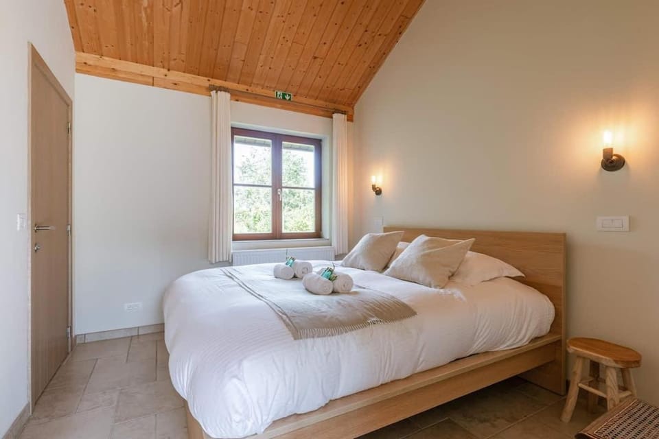 Casiola - Authentic Serene Vacation Hideaway with Pond Villa in Flanders