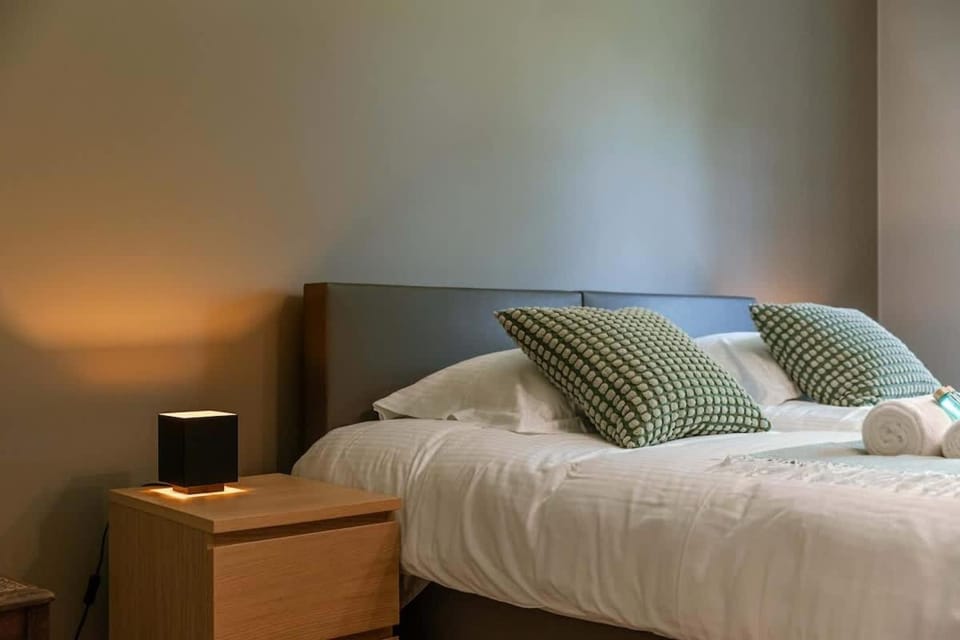 Casiola - Authentic Serene Vacation Hideaway with Pond Villa in Flanders