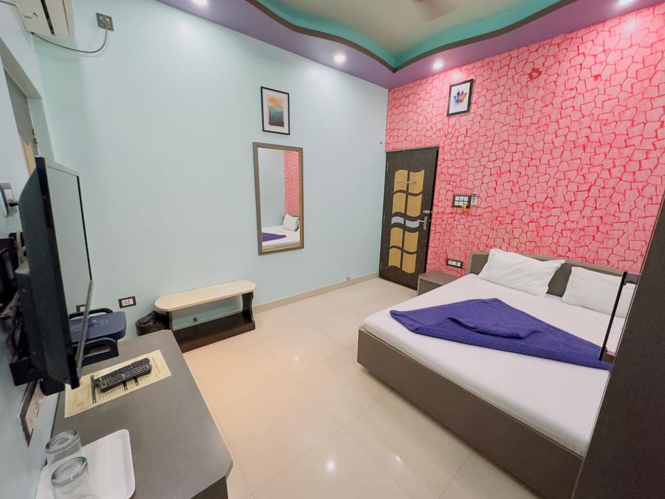 Bed, TV and multimedia, Bedroom, air conditioner