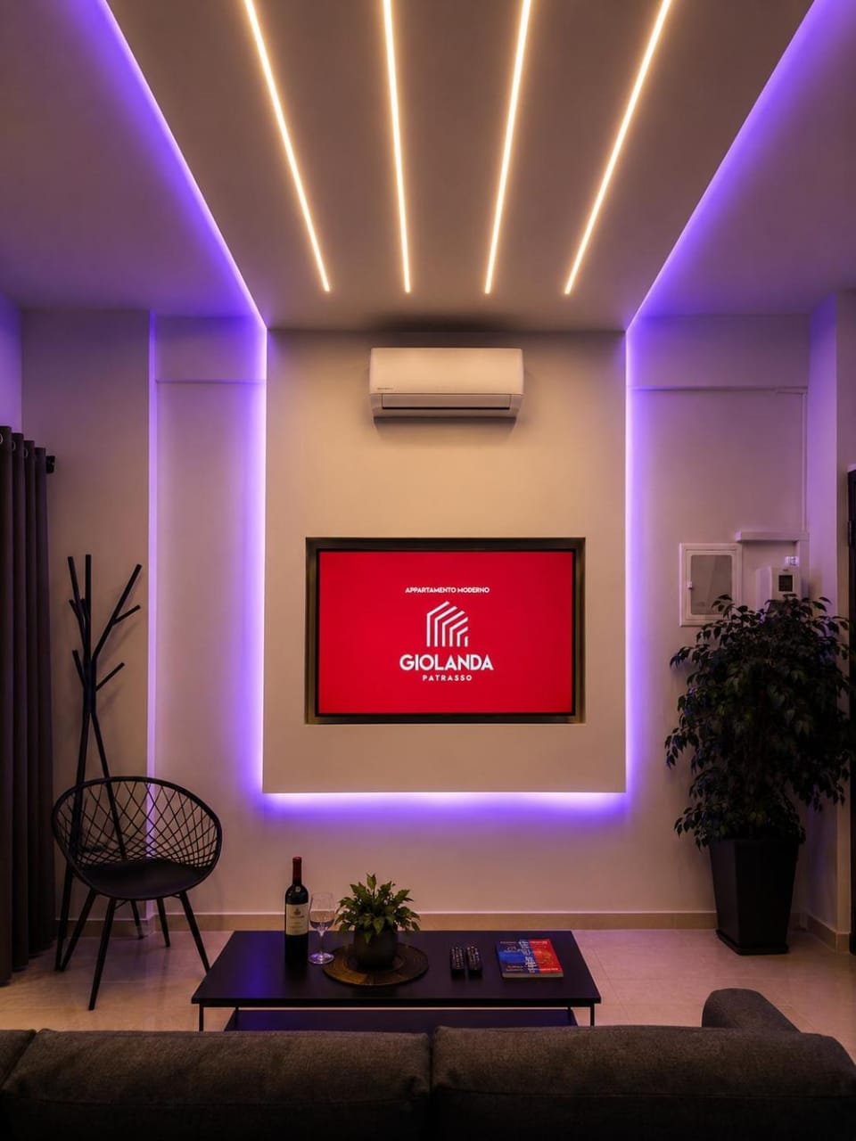 TV and multimedia, Living room, Seating area, Evening entertainment, air conditioner