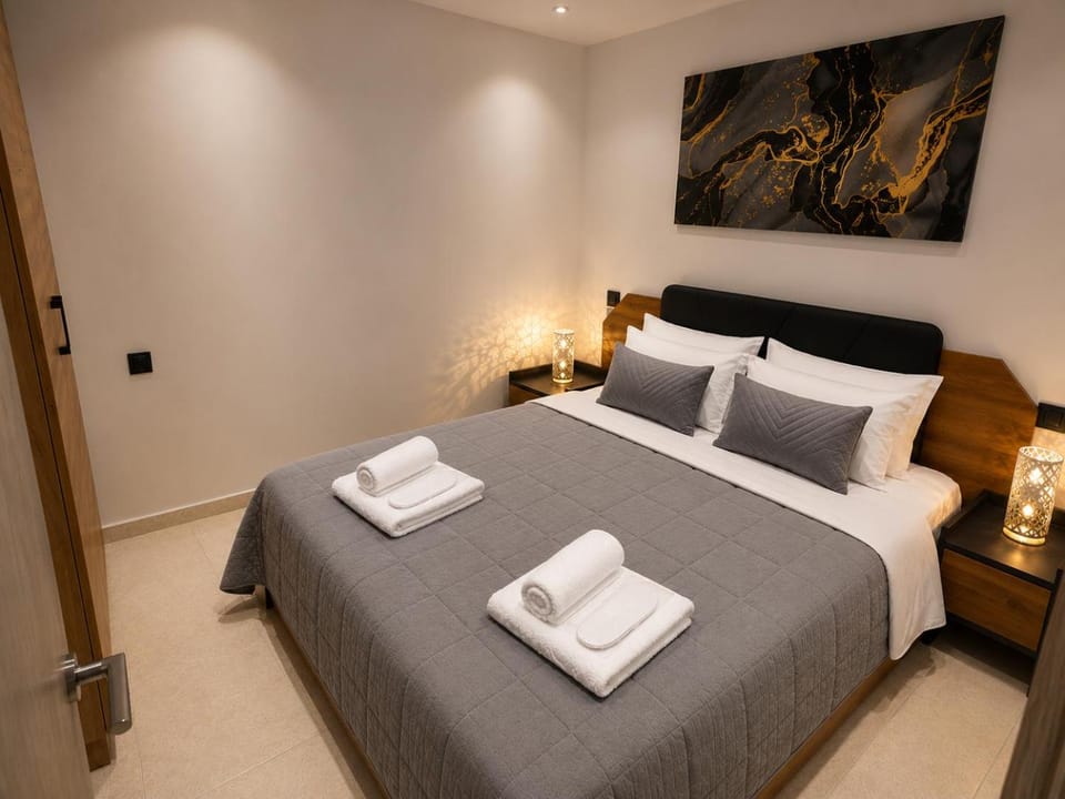Bed, Photo of the whole room, Bedroom, towels