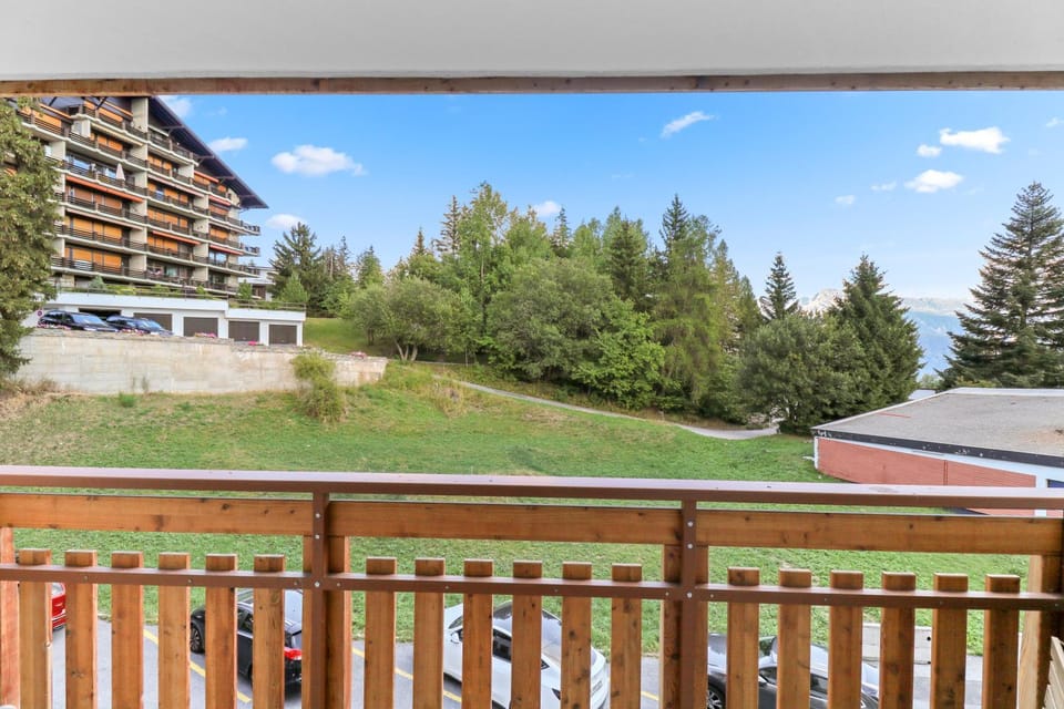 Property building, Day, View (from property/room), Balcony/Terrace