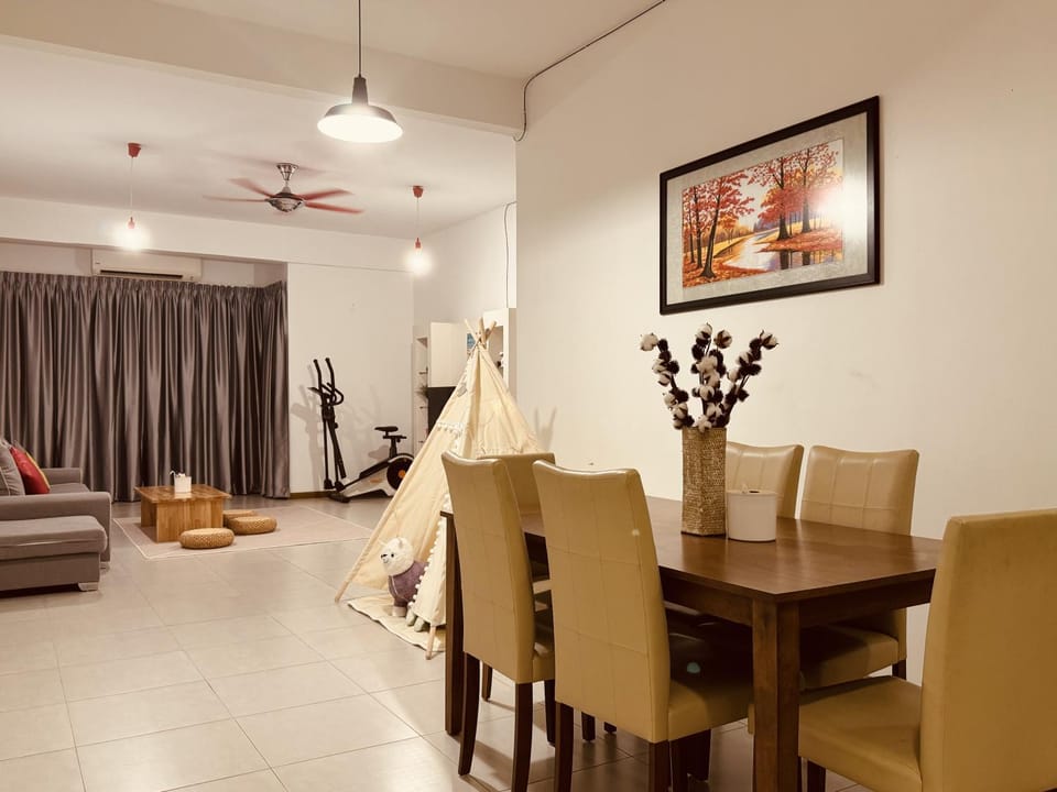 Living room, Dining area
