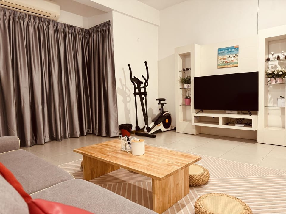 Communal lounge/ TV room, TV and multimedia, Living room