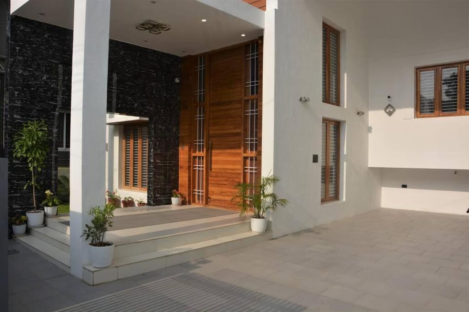 Patio, Facade/entrance