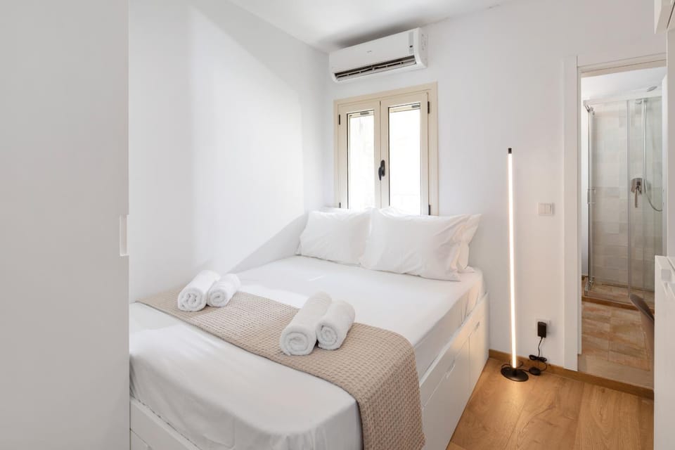Bed, Photo of the whole room