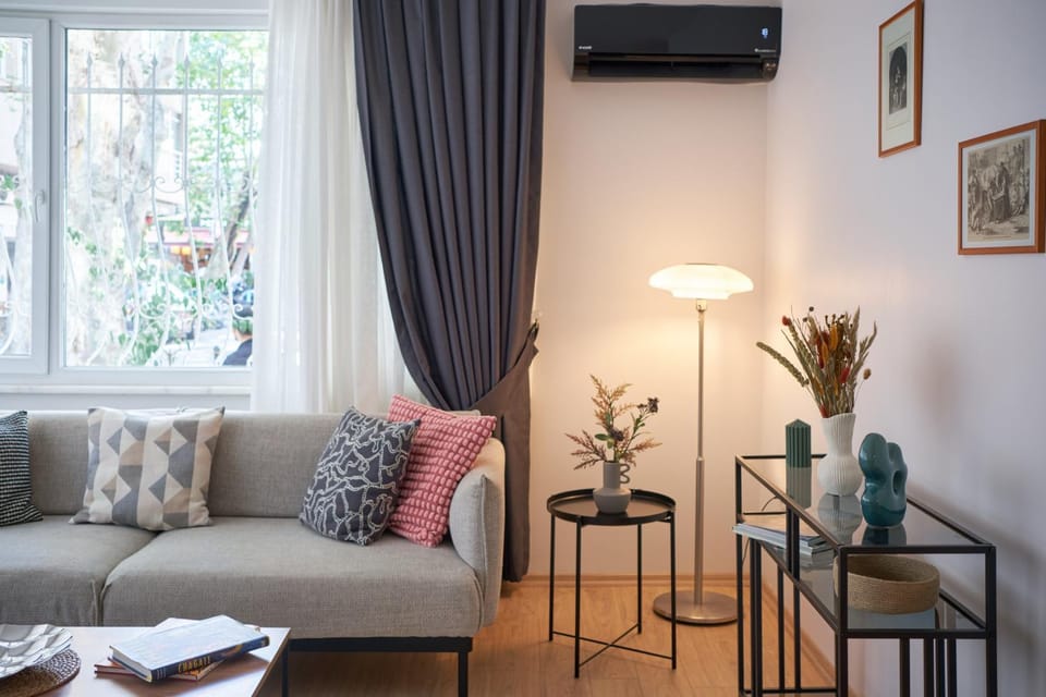 Living room, Seating area, air conditioner