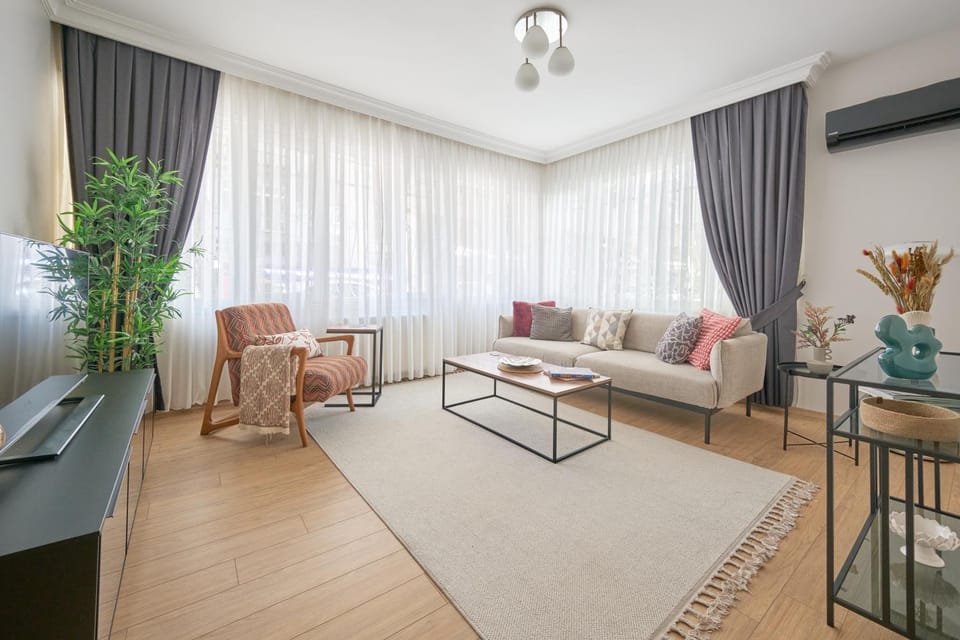 TV and multimedia, Living room, Seating area, air conditioner