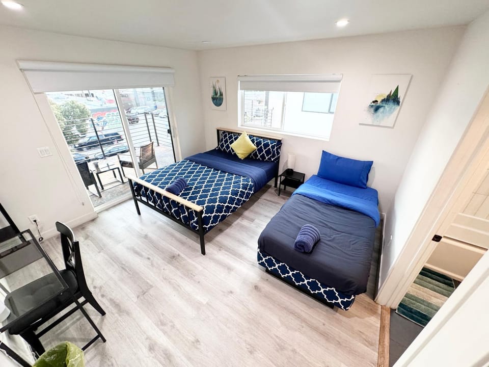 Photo of the whole room, Bedroom