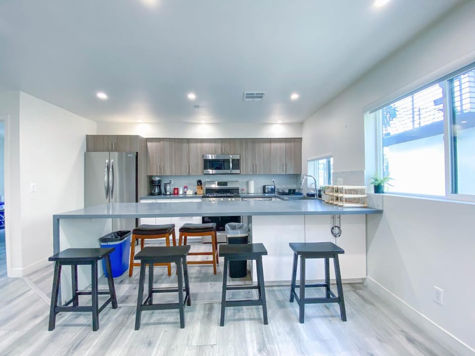 Kitchen or kitchenette, Dining area, minibar, stove, toaster